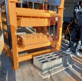 Machine a brique fabrication de Parpaing 3.1                                         